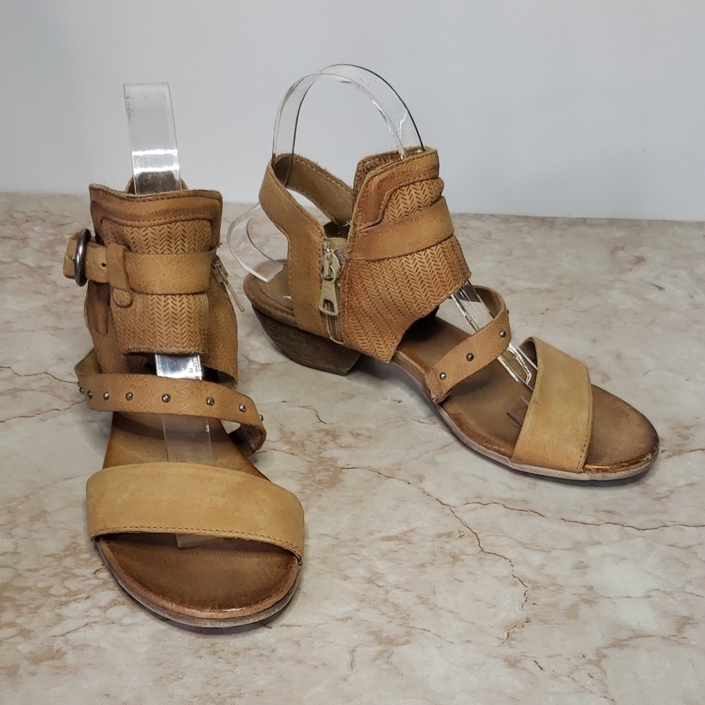 Stylish Tan Sandals for Women